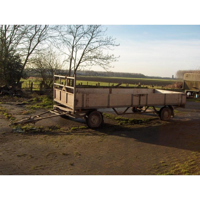 Aanhanger velgen   Aanhanger banden op velg. Zeer scherpe prijs aangezien het minimale profiel van de banden. Bandenm