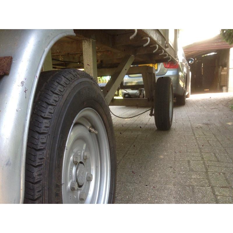 Aanhangwagen t.b.v. ultralight vliegtuig   Speciaal ontworpen aanhangwagen t.b.v. vervoer van een Ultralight Trike of DPM. Met oprijplaten, ha