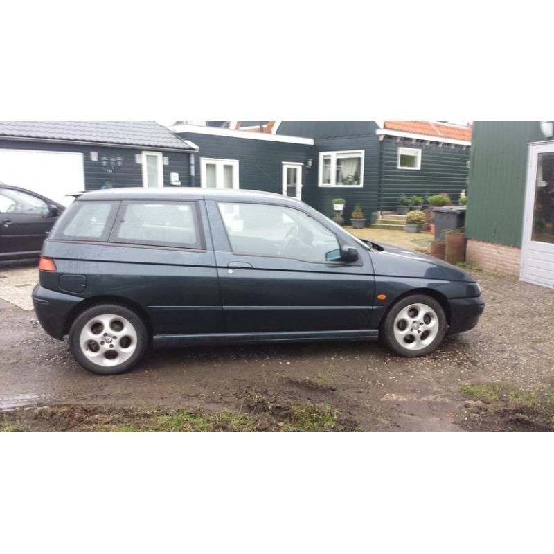 Alfa Romeo 147 2.0 *FULL OPTION* 2007 zwart   Een mooie Alfa Romeo 147 met alle denkbare opties: ?ABS? ? Airbag Bestuurder ? Airbag Passa