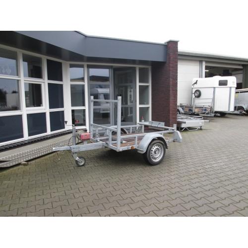 aanhangwagen gesloten   te koop gesloten aanhangwagen met achterdeuren en 1 zijdeur en oprijklep en ventilatieroosters  