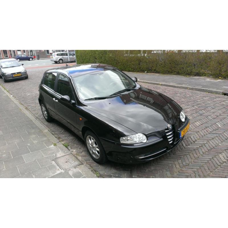 Alfa romeo Spider 2000 1986 met leer!   Alfa romeo Spider 1986 type 3 injectie Body off geretaureerd 90% van de delen vervangen. O