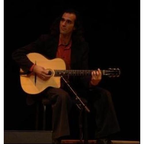 12 snarige Takeharu akoestische gitaar   Een heel mooie 12 snarige gitaar met erg fijn geluid. Voor de kenner: het is een originele Takeharu