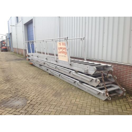 Stormlantaarn hele mooie grote brandt 160 uur   Zeer mooie en degelijke stormlantaarn afm hxd 380x225.Kleur geel.Merk Dietz Brandt maar liefst 160