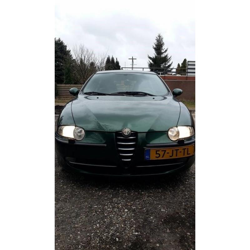 alfa 156 sportswagon   hoi bij deze verkoop ik mijn auto omdat ik wat kleiners wil auto heeft hier en daar gebruikersspore