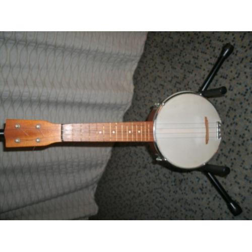 Gitaar.. nog nooit bespeeld   Spaans acoustisch gitaar, merk Martinez. Nog nooit gebruikt, helemaal nieuw. 
