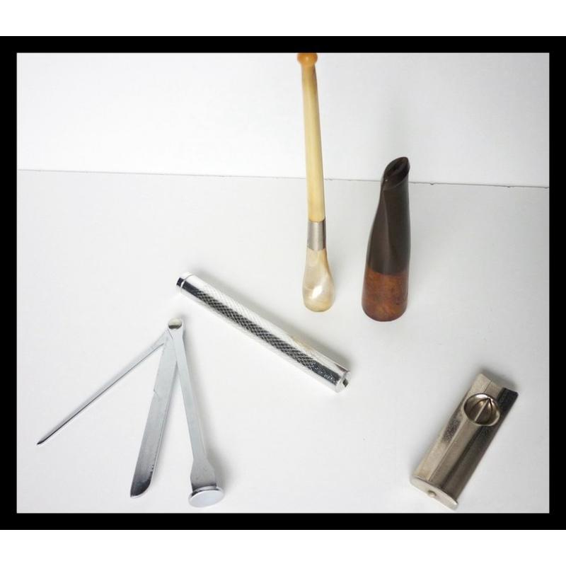 Aansteker / Tafelaansteker - Gas - Hout en Chroom - ZGAN   Fraaie hervulbare aansteker / tafelaansteker van antiek look hout &amp; chroom. De aansteker is in perf