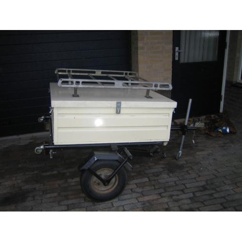 Aanhangwagen   Aanhangwagen 2X1 Goede banden Verlichting reflectoren Neuswiel Alles werkt naar behoren