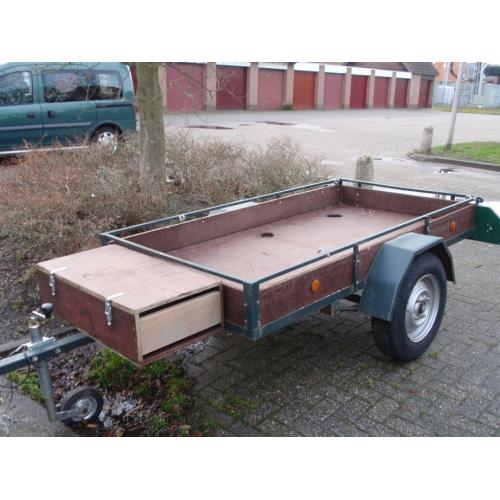 Bagagewagen met deksel   Te Koop; Bagagewagen met afsluitbare deksel. Afm; 117 cm lang x 106 cm br x 50 cm hoog . bakmaat