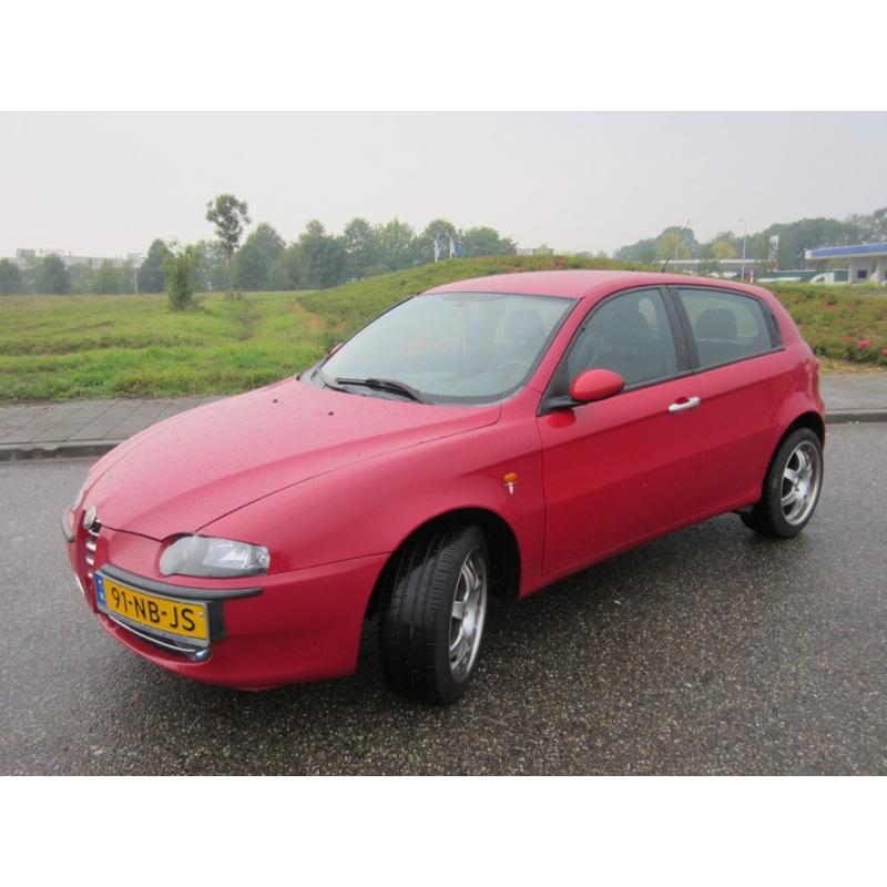 Alfa Romeo 1.8 T Spark   Nejes onderhouden door een niet roker. APK 01-09-2015 