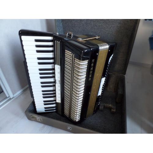 Ruilen ????   PRACHTIGE ZEER OUDE PAOLO SOPRANI CASTELFIDARDO ACCORDEON KAST MET UNIEKE BIJPASSENDE RODE KOFFER