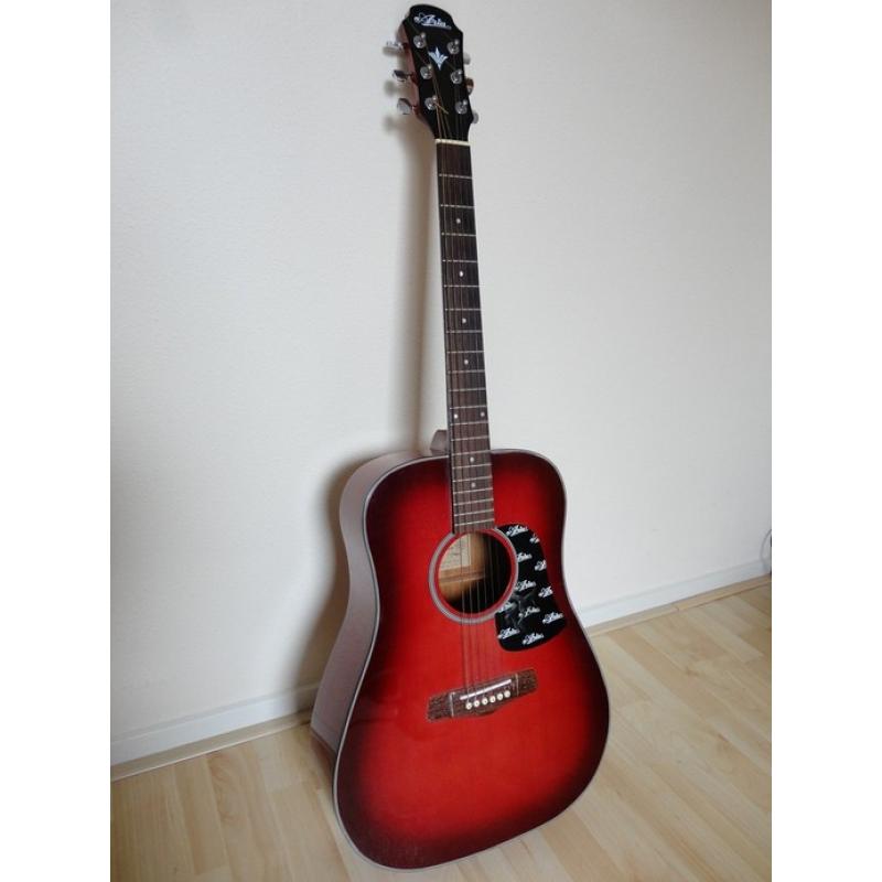 USA Ovation Patriot met originele koffer   Te koop van 1e eigenaar!! Unieke gitaar USA Ovation Patriot. Gitaar is ruim 30 jaar oud! Slechts be