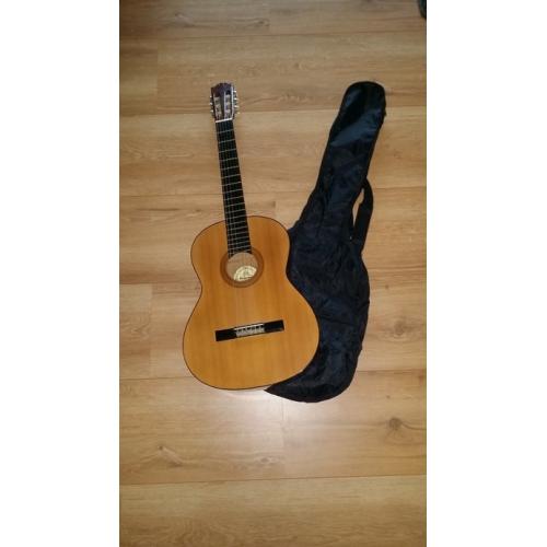 Sitka Spruce bovendekken   Voor de gitaarbouwer! Prachtige partij Sitka spruce bovendekken. Kwaliteiten A, AA, AAA en Master g