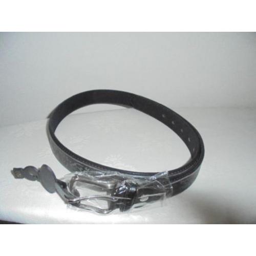 Mooie partij nieuwe sieraden voor de verkoop.  Iemand belang bij een partij mooie nieuwe sieraden? Valt leuk wat aan te verdienen, hoef niet de hoo