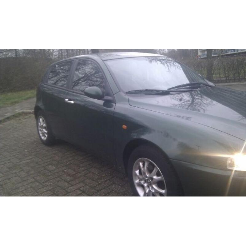 Alfa Romeo 1.8 twin spark sportwagon   Alfa Romeo met motorschade auto is voorzien van LPG G3 installatie bouwjaar 2001 voor loop of