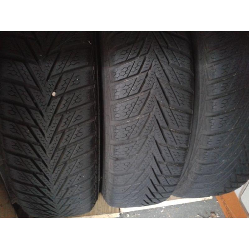 banden apparaten   -banden de-monteer apparaat:1250 euro inclusief btw opspanbereik buitenkant: 10" t/m 18" binnenkant