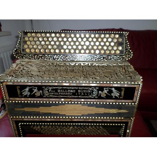 Accordeon   72 bassen 