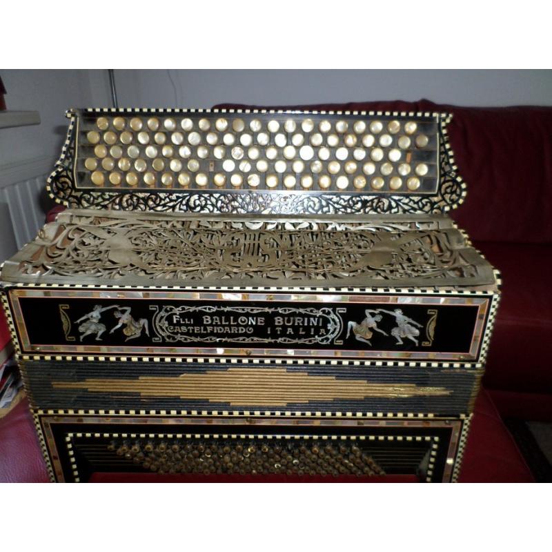 Accordeon   72 bassen 