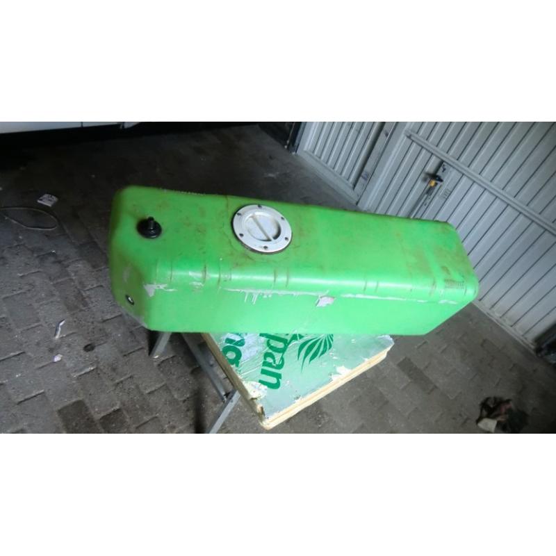 Dolphin staart vinnen   Te koop een setje Dolphin staart vinnen.. Deze worden gemonteerd op een buitenboord motor, en bev