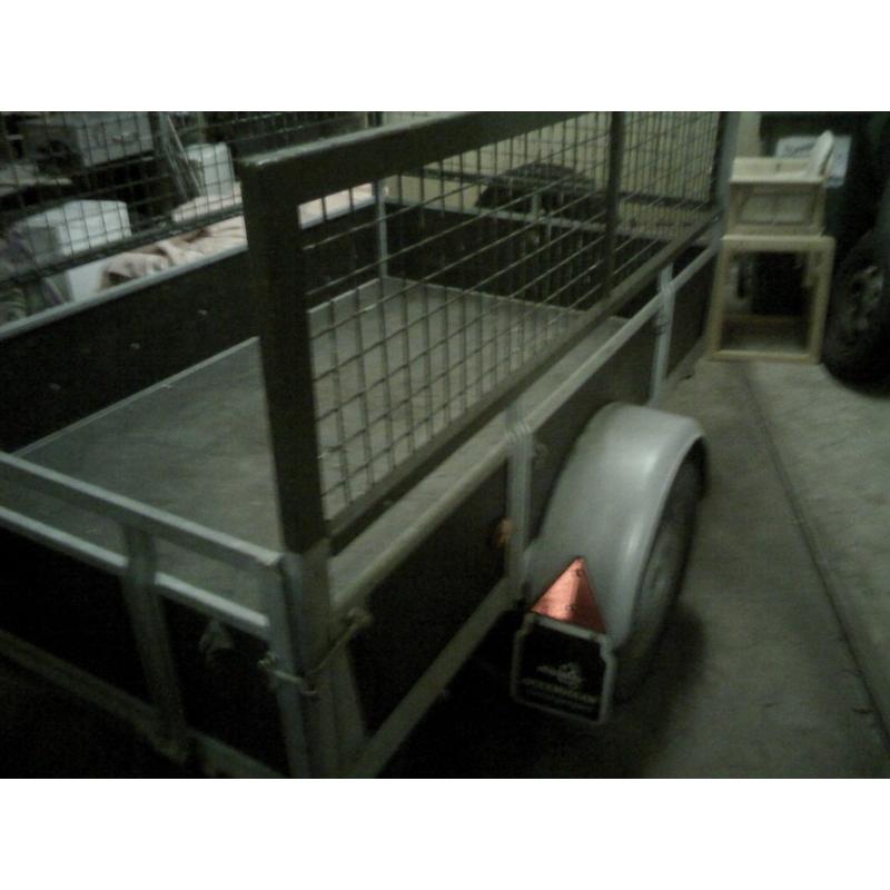 Te koop Kantelbare aanhanger voor Motorfiets,Grasmaaier  Te koop nieuwe kantelbare aanhanger ongeremd Super aanhanger voor het vervoer van een motorfiets, Gr