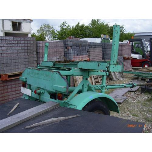 Solide b 1300 mr   Geremde open aanhanger. Weegt zelf 334 kilo en maximaal gewicht is 1300kg. Dus bijna 1000kg l