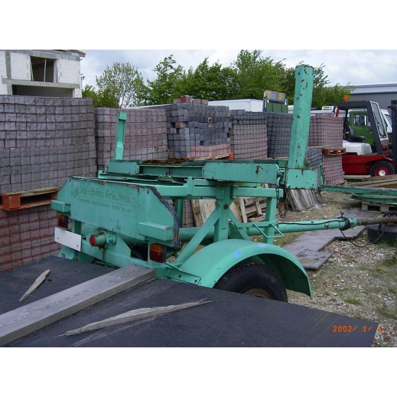 Solide b 1300 mr   Geremde open aanhanger. Weegt zelf 334 kilo en maximaal gewicht is 1300kg. Dus bijna 1000kg l