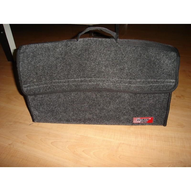 Tas voor kofferbak   Deze praktische kofferruimte tas van vilt biedt veel opbergruimte en is dankzij de klittenband goed