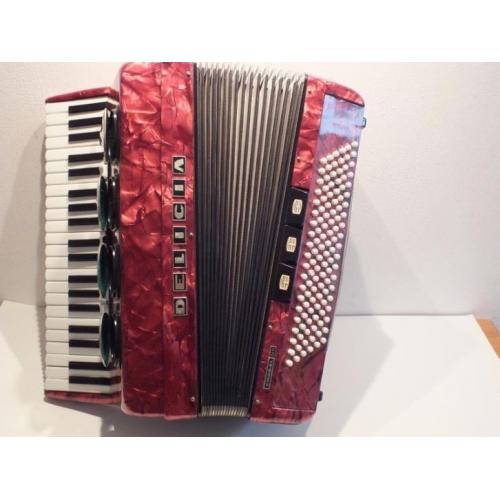 accordiola 120 bas Carmen 7 reg 2 bas reg nw staat !!   Te koop i.v.m aanschaf Roland fr 7 mijn prachtige accordiola met een geweldige klank kenners weten