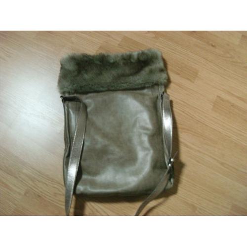 Splinter Nieuwe Dames Muts Beige   Splinter Nieuwe Dames Muts Hoofdomtrek 52 -56 cm Ophang Haak zit er nog opgenaaid Je kan ermee  