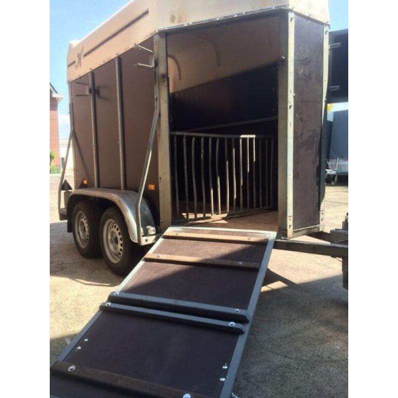 Aanhangwagen 3-zijdige kipper   3-zijdige kipper/aanhangwagenSelandia KSX 3000, 3-assige trailerlaadvermogen (kg): 2225, totaal gew