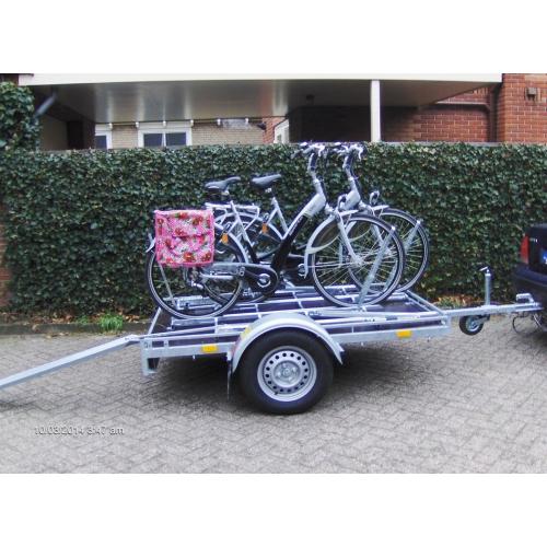 Aanhanger bakmaat 2.00 bij 1.20 meter  Aanhanger weinig gebruikt en altijd binnen gestald. Bakmaat 2.00 bij 1.20. Goede banden, reserve wie