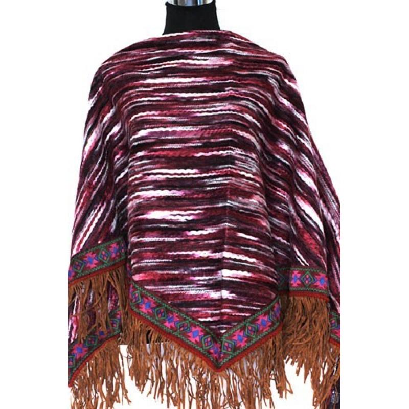 Gekleurde schoudertas met ketting hengsel   Gekleurde schoudertas met kettinghengsel. Ideale tas voor een avondjes weg of een dagje shoppen.De 