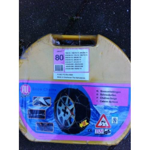 2 wieldoppen o.a. geschikt voor twingo of aanhanger   2 wieldoppen o.a. geschikt voor twingo of aanhanger 