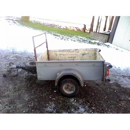 5 meter lang kano aanhangwagen   witte aanhangwagen van 5 meter lang zelf aangepast naar lenkte van 5 meter met nieuwe 9 inch ba