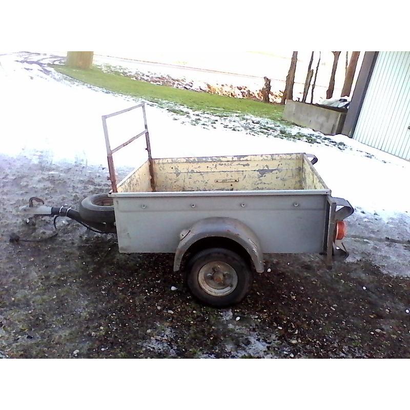 5 meter lang kano aanhangwagen   witte aanhangwagen van 5 meter lang zelf aangepast naar lenkte van 5 meter met nieuwe 9 inch ba