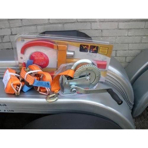 Te koop kantelbare aanhanger voor motorfiets,hovenier,quad v  Te koop nieuwe kantelbare aanhanger ongeremd Super aanhanger voor het vervoer van een motorfiets,