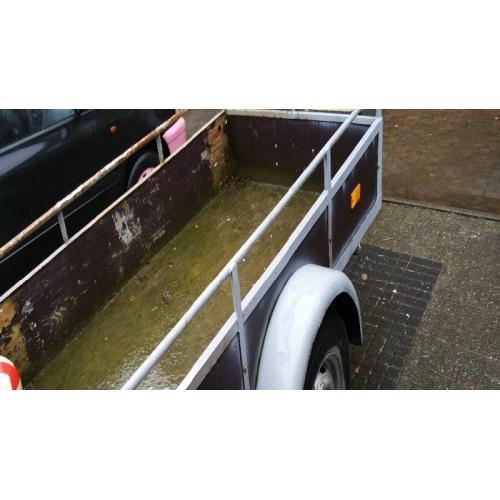 Tandem asser   3mtrx1.5mtr met waterdichte huif totaal te belasten met 1600 kg totaal gewicht 2000kg Kenteken.