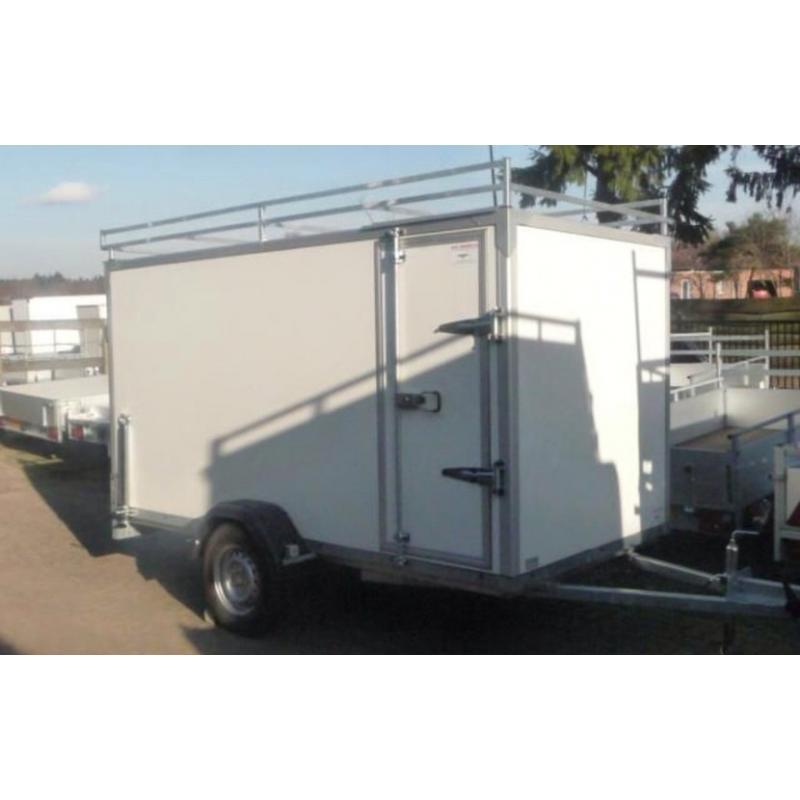 Aanhangwagen te huur - gesloten   Te Huur aanhangwagen Voor vragen bel: 0648176882 