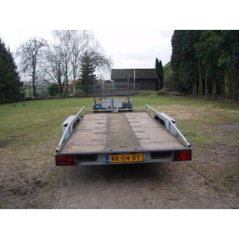 Aanhangwagentje   Klein aanhangertje. Maten: 1.40m/1.60m x 1m x 0.40m Werkende verlichting 