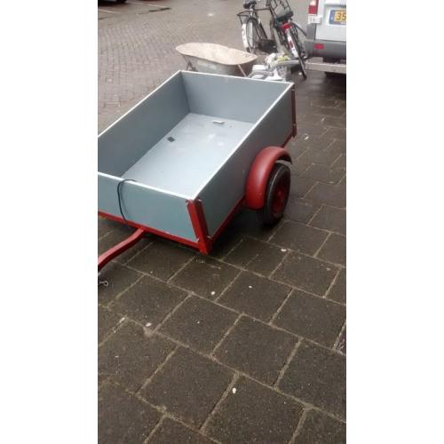 Hoco Dubbel Assen 2000KG met oprijplaten en kenteken   Hoco Dubbel Asser 2000KG met kenteken. Laadvermogen 1600KG Bakmaat 3m lang 1.50m Breed Met stalen o