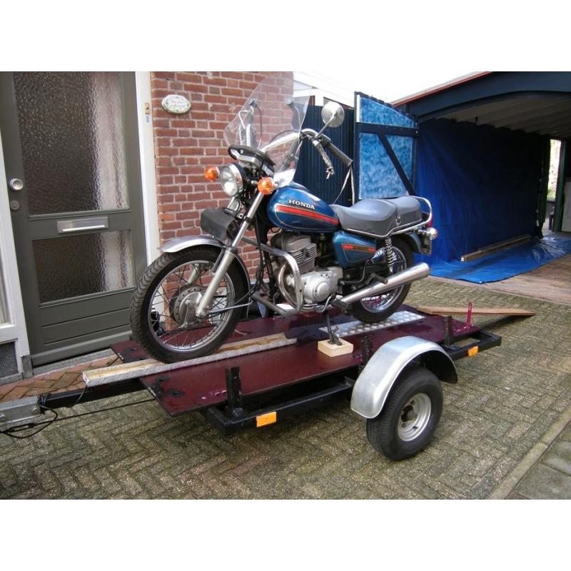 Hapert Plateauwagen 405 x 180 cm VERKOCHT   Hapert Plateauwagen Afmeting : 405x180 cm verlaagd d.m.v. banden Brutolaadvermogen 27