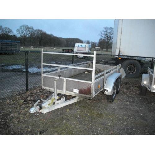 HOKA A1 ENKELAS 1300KG BERESTERK MET KENTEKEN BJ 2006 NU 775   BINNENGEKOMEN: ZEER GOEDE DEALER ONDERHOUDEN HOKA A1 ENKELAS 1300 BAKMAAT 256 X 135 HOUTWERK