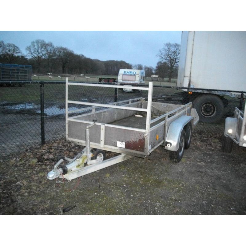 HOKA A1 ENKELAS 1300KG BERESTERK MET KENTEKEN BJ 2006 NU 775   BINNENGEKOMEN: ZEER GOEDE DEALER ONDERHOUDEN HOKA A1 ENKELAS 1300 BAKMAAT 256 X 135 HOUTWERK