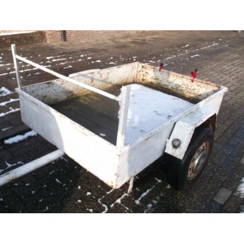 Mooie goed onderhouden Brenderup bagagewagen   Bagagewagen met fietsdrager voor 2 fietsen en verhoging. Houten verhoging is van watervast multip