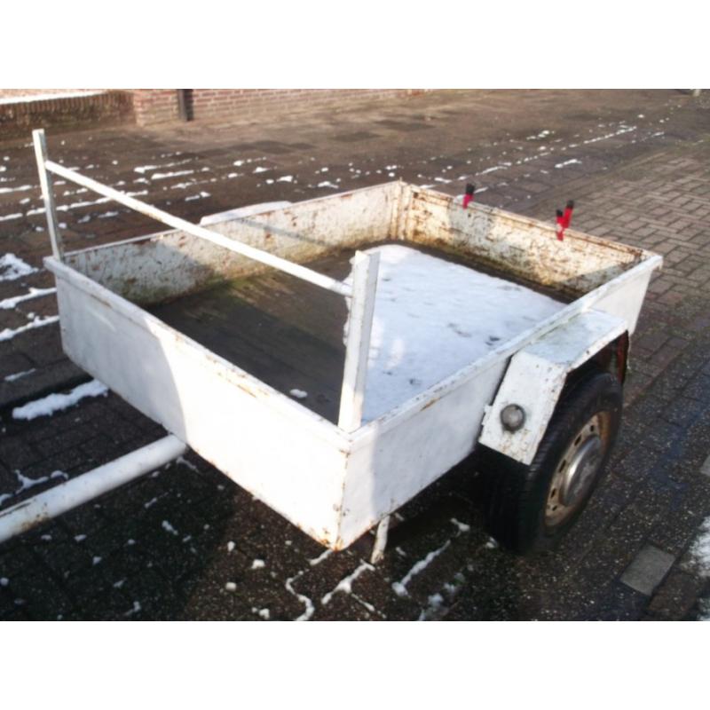 Mooie goed onderhouden Brenderup bagagewagen   Bagagewagen met fietsdrager voor 2 fietsen en verhoging. Houten verhoging is van watervast multip