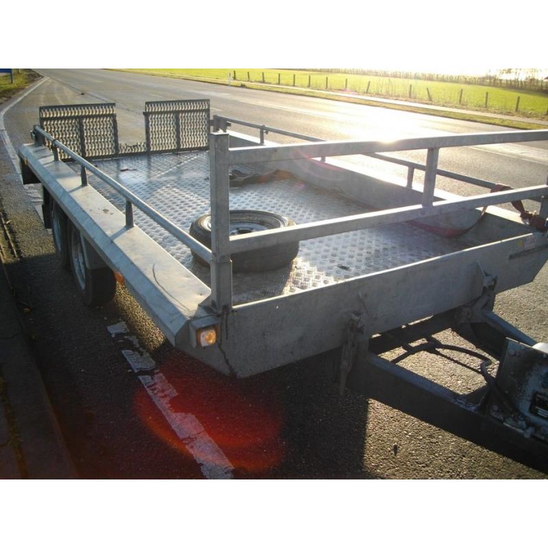 ZEER NETTE BAGAGE WAGEN ZEER MOOI   MET GOEDEN BANDEN EN RESEVEREN WIEL HOUT IS NIET ROT ZEER NETTEN BAGAGE WAGEN GOEDEN VERLICH