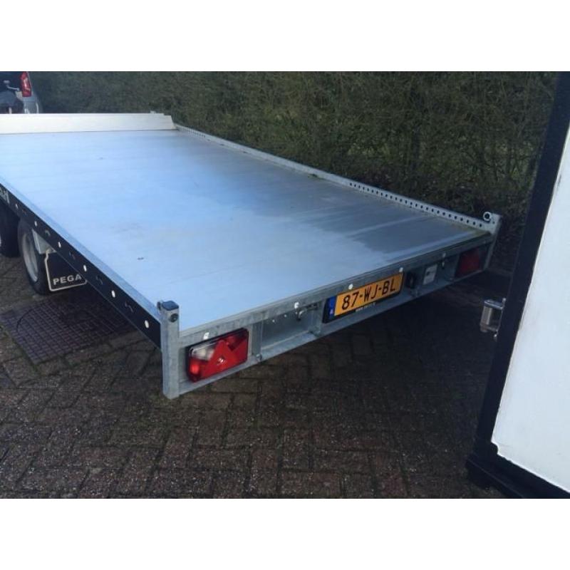 Gegalvaniseerde boottrailer kantelbaar   Gegalvaniseerde boottrailer die kantelbaar is Alles mag weg in 1 koop dus incl de boot die op de