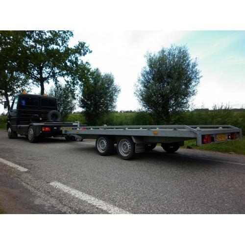 Gevraagd: gestolen aanhangwagen + John Deere LT133   Afgelopen maandag is in Merselo een aanhanger gestolen. De aanhangwagen lijkt enorm veel zoal