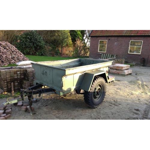 GOEDE AANHANGWAGEN/BAGAGE   IN GOEDE STAAT ALLES WERKT KAN OOK OP ZIJN KANT GEZET WORDEN NEEMT GEEN RUIMTE IN DOE EEN BOD EN U 