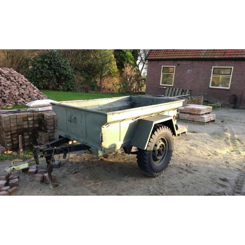 GOEDE AANHANGWAGEN/BAGAGE   IN GOEDE STAAT ALLES WERKT KAN OOK OP ZIJN KANT GEZET WORDEN NEEMT GEEN RUIMTE IN DOE EEN BOD EN U 