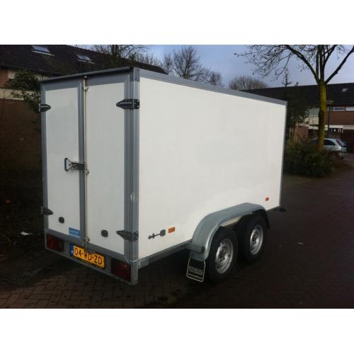 Te koop mooie motor aanhanger   Te koop zeer nette goed onderhouden motor aanhanger. Deze is geremd Geheel gegalvaniseerd met tra